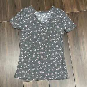 Women’s Gray Floral Short Sleeve V-Neck Top